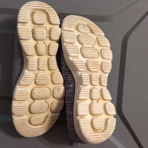 Woman’s Skechers GoWalk slip on shoes size 9 - Picture 6 of 6